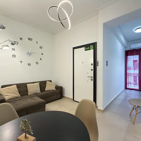 η ωραία των αθηνών Apartment *